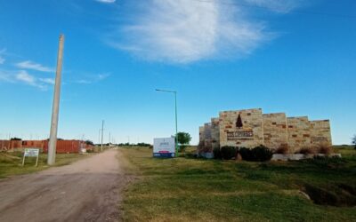 Comienza la instalación de más de 200 columnas de electricidad en Los Cipreses