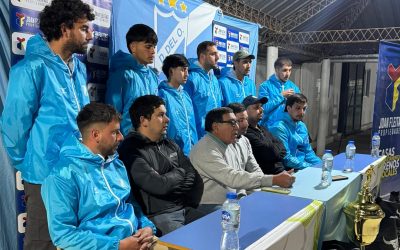 Defensores del Oeste estrenó nueva indumentaria