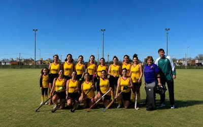 La reserva del club Sporting hockey femenino estrenó sus camisetas